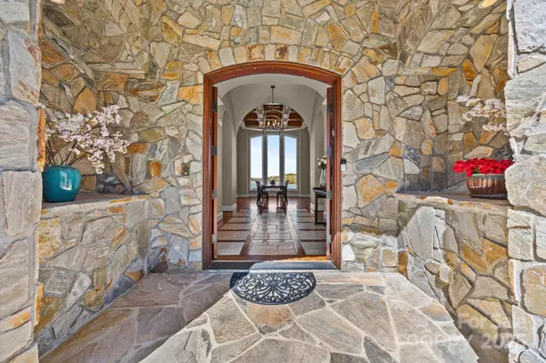 134 Larkhaven LN, Mooresville, NC 28117