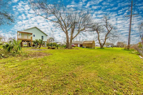 619 Woodside Dr, Houma, LA 70360