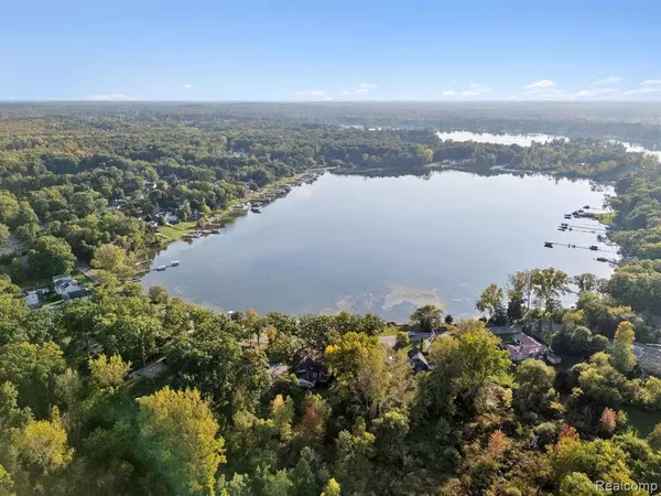 V/L MAXFIELD Road, Hartland Twp, MI 48353