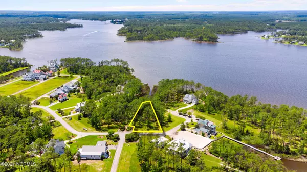 177 Oyster Point RD, Oriental, NC 28571