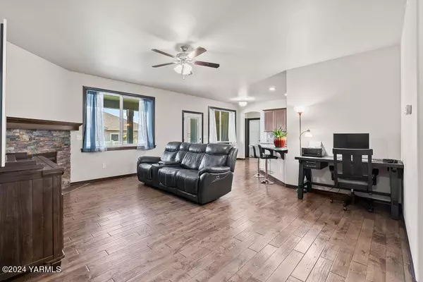 2109 Ruby Way, Yakima, WA 98903