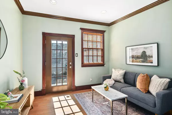 218 CARPENTER ST, Philadelphia, PA 19147