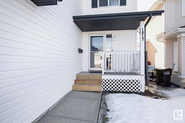 1817 37 AV NW, Edmonton, AB T6T 1S6