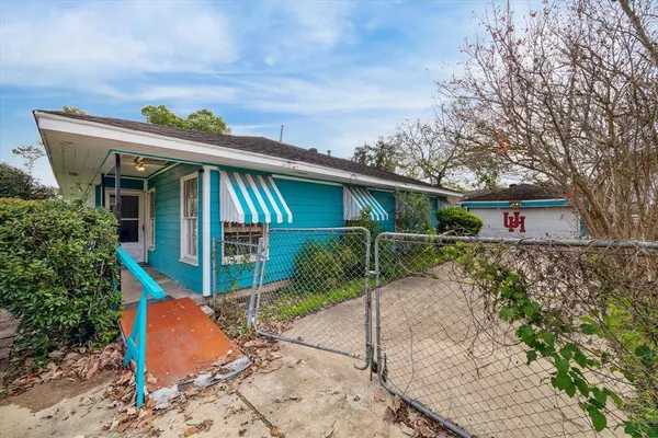 6438 Pinehurst DR, Houston, TX 77023