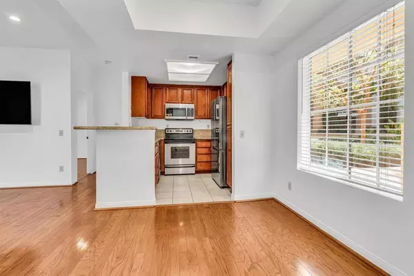 2250 Camino De La Reina #108, San Diego, CA 92108