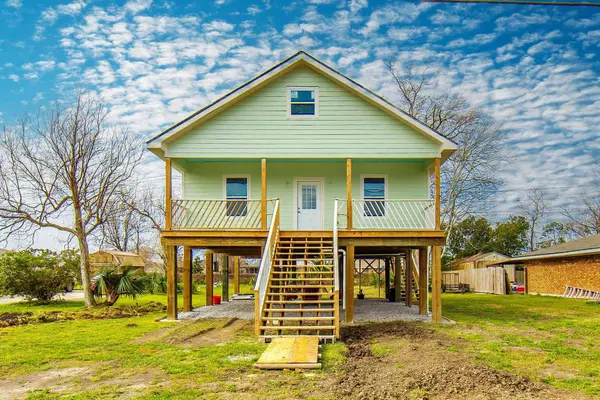 619 Woodside Dr, Houma, LA 70360