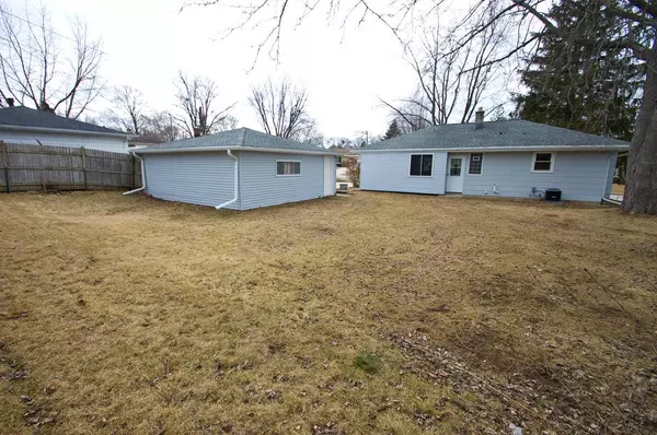 W148N8314 Albert Pl, Menomonee Falls, WI 53051