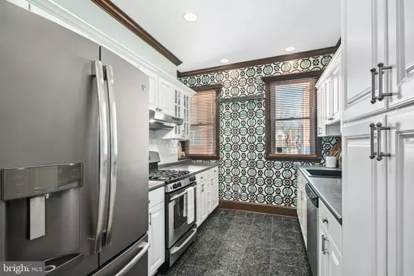 218 CARPENTER ST, Philadelphia, PA 19147