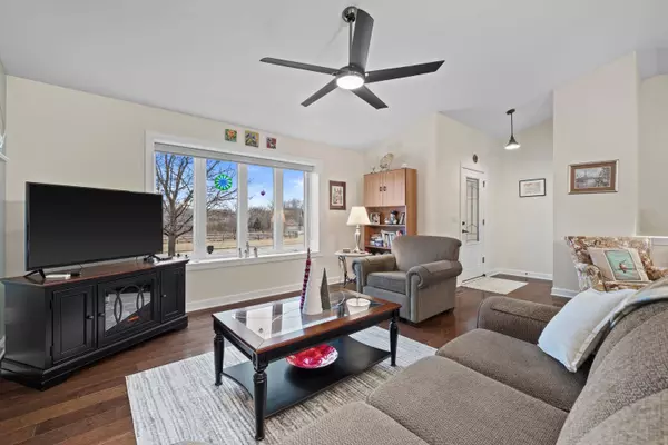 677 N Joshua Ln, Lake Geneva, WI 53147