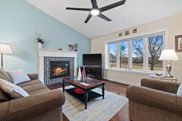 677 N Joshua Ln, Lake Geneva, WI 53147