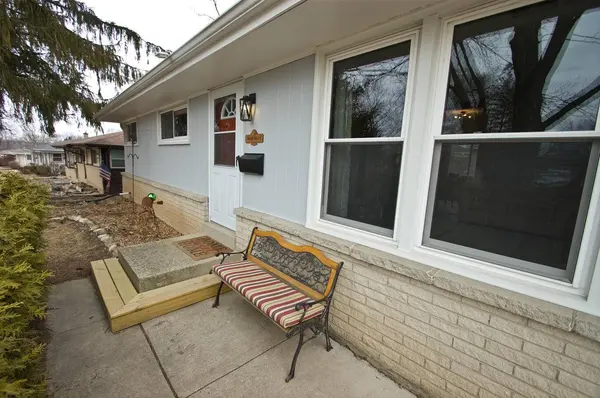 W148N8314 Albert Pl, Menomonee Falls, WI 53051