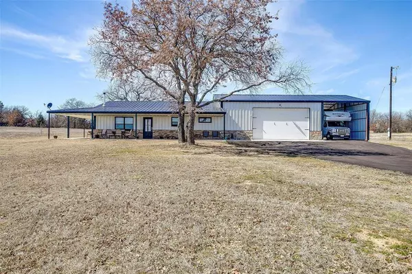 185 Rolling Ranch Boulevard, Alvord, TX 76225