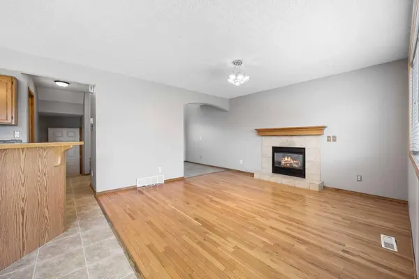 79 Canoe Close SW, Airdrie, AB T4B 2N4