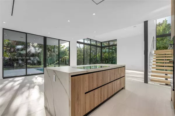 168 SW 20th Rd, Miami, FL 33129