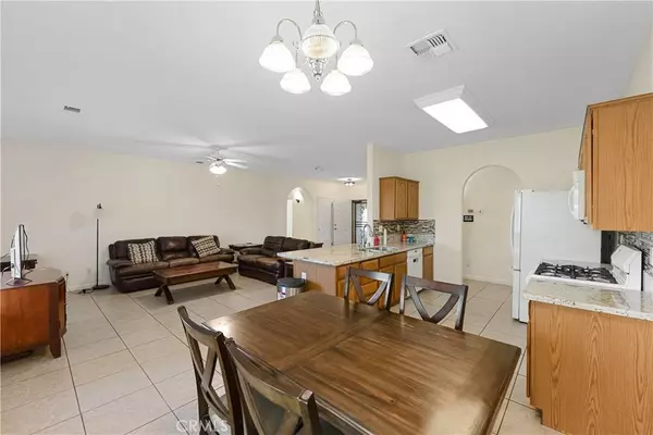 1020 Oak CT, Fowler, CA 93625