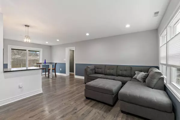 128 Seton CT, Streamwood, IL 60107