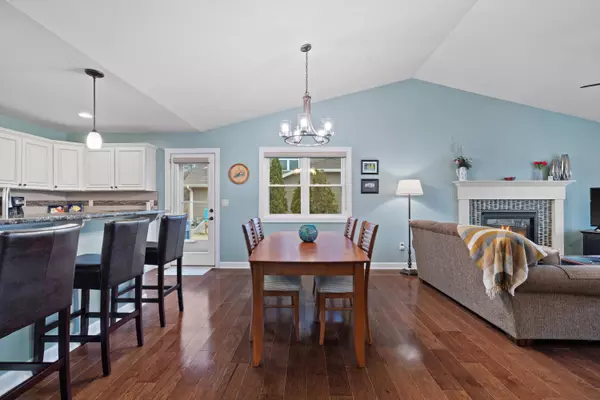 677 N Joshua Ln, Lake Geneva, WI 53147