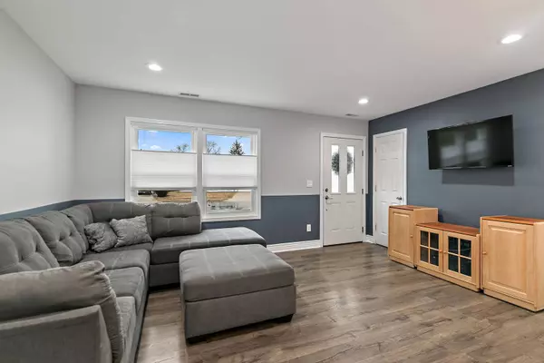 128 Seton CT, Streamwood, IL 60107