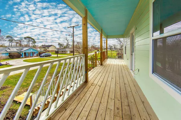 619 Woodside Dr, Houma, LA 70360