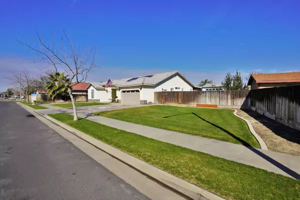 1030 Shady Street, Lemoore, CA 93245