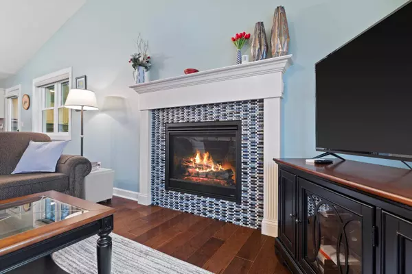 677 N Joshua Ln, Lake Geneva, WI 53147