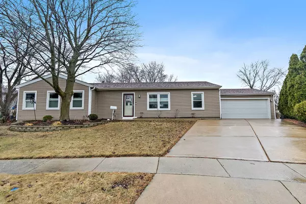 128 Seton CT, Streamwood, IL 60107