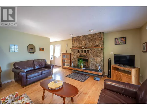 3906 Desert Pines Avenue, Peachland, BC V0H1X2