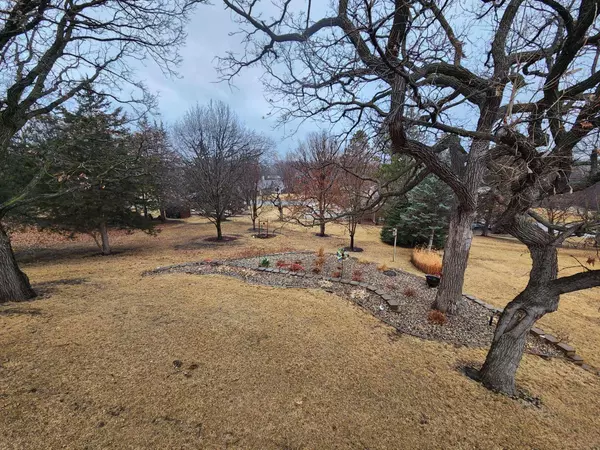 908 Park LN, Belle Plaine, MN 56011