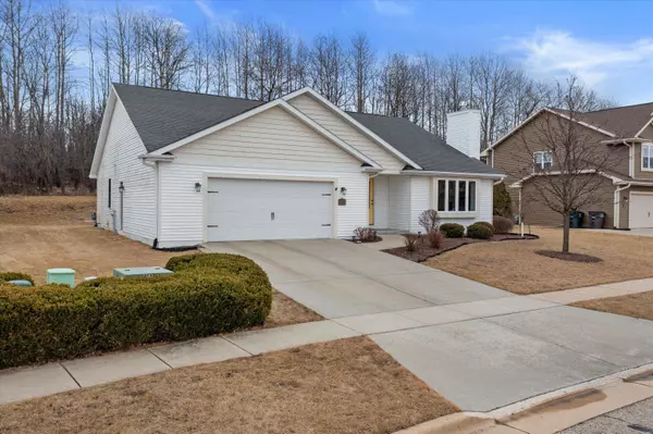 677 N Joshua Ln, Lake Geneva, WI 53147