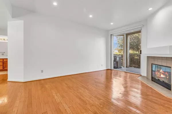 2250 Camino De La Reina #108, San Diego, CA 92108