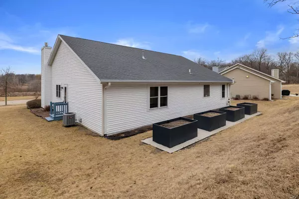 677 N Joshua Ln, Lake Geneva, WI 53147