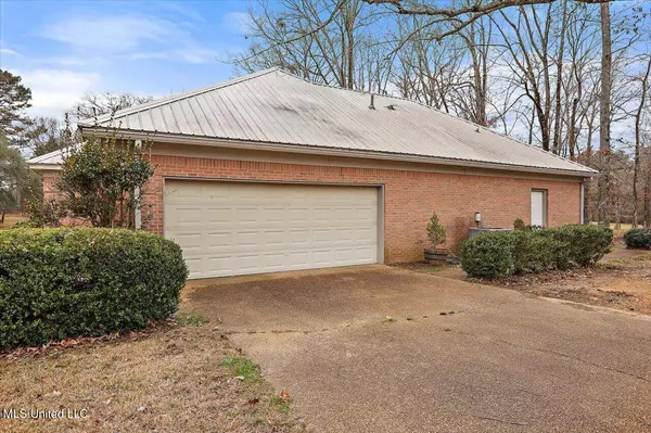 1300 Haley Road, Terry, MS 39170