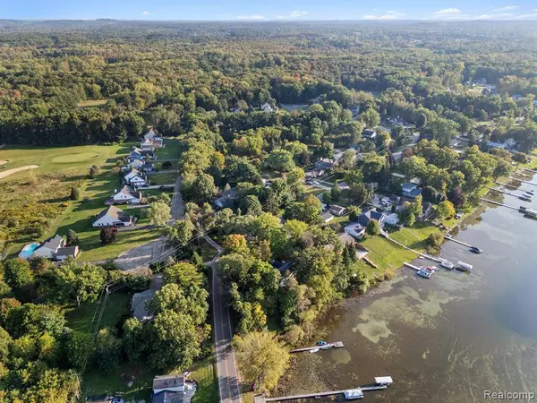 V/L MAXFIELD Road, Hartland Twp, MI 48353