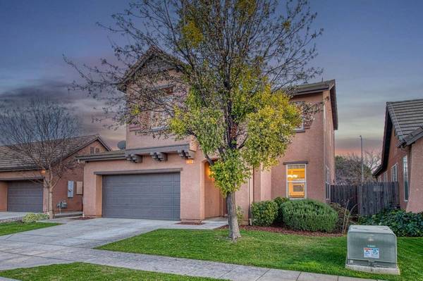 2389 E Turnberry AVE, Fresno, CA 93730