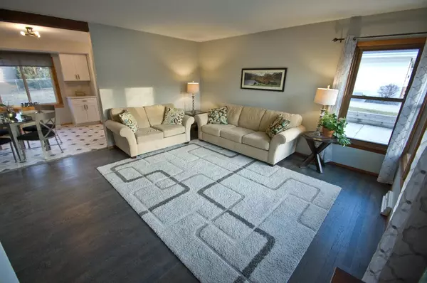 W148N8314 Albert Pl, Menomonee Falls, WI 53051