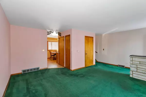 9813 Soreng AVE, Schiller Park, IL 60176