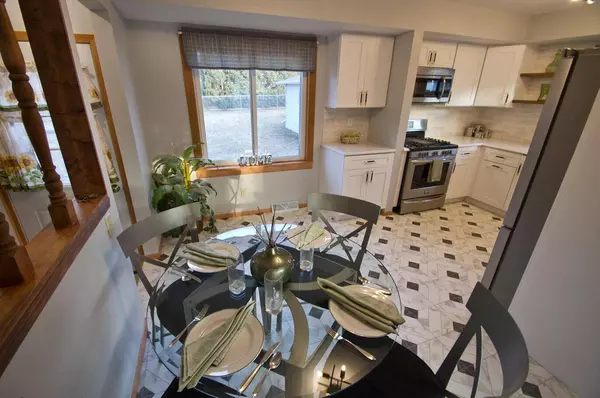 W148N8314 Albert Pl, Menomonee Falls, WI 53051