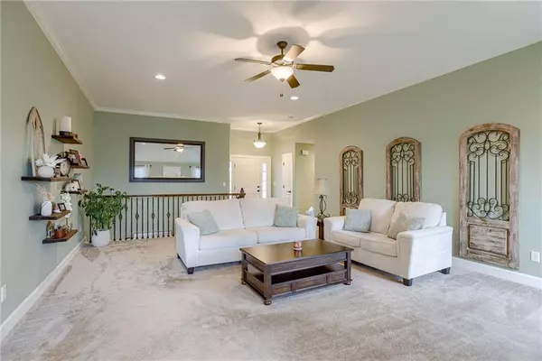 2119 NW Hedgewood DR, Grain Valley, MO 64029