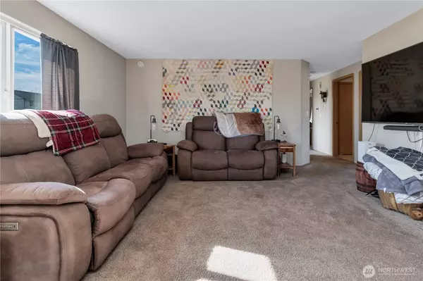 815 Mountain Aire LN NW, Yelm, WA 98597