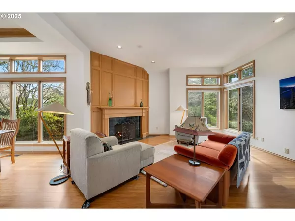 3405 RIVERKNOLL WAY, West Linn, OR 97068