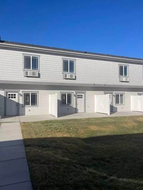 820 Grant Street #E, Wray, CO 80758