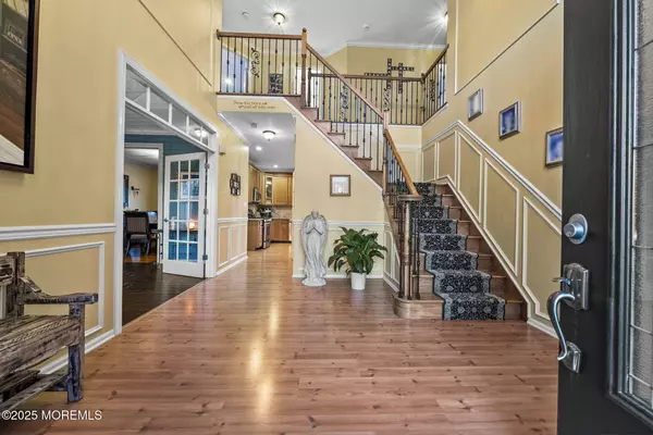 5 Lowery Lane, Marlboro, NJ 07746