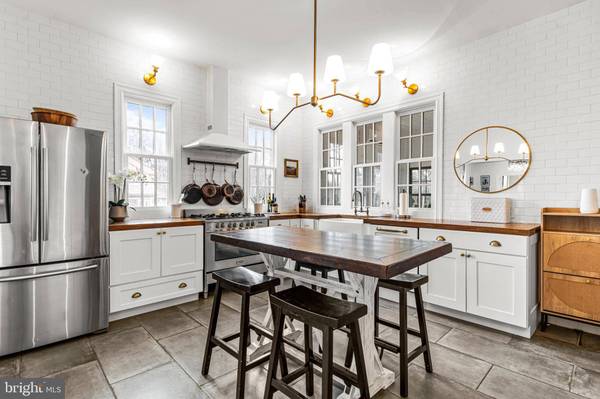 526 KINGS HWY, Moorestown, NJ 08057