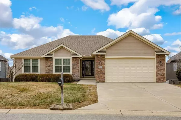 2119 NW Hedgewood DR, Grain Valley, MO 64029