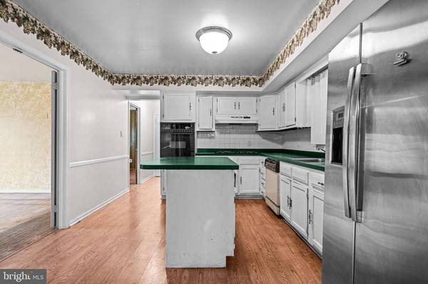 268 N RIDING DR, Moorestown, NJ 08057