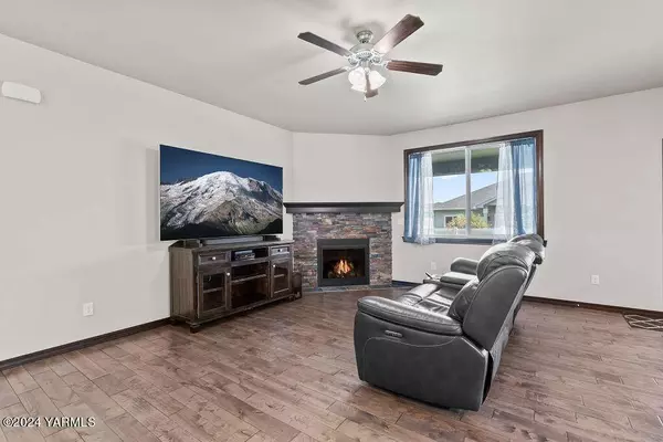 2109 Ruby Way, Yakima, WA 98903