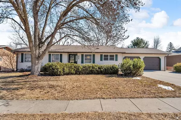 224 Post RD, Iowa City, IA 52245