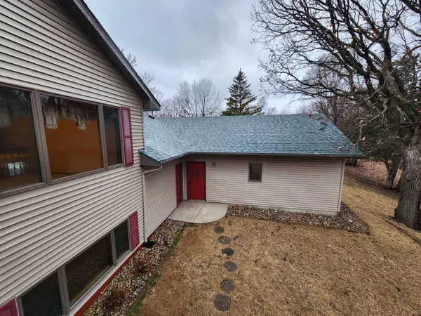 908 Park LN, Belle Plaine, MN 56011
