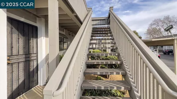 900 Southampton Rd #4, Benicia, CA 94510