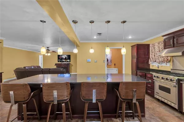 10140 CHEVY CHASE DR, New Orleans, LA 70127